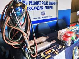Maybe you would like to learn more about one of these? Sindiket Curi Aksesori Kereta Mewah Tumpas