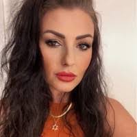 Sarah Burson's Instagram, Twitter & Facebook