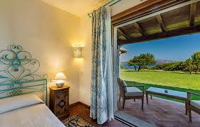 La posizione irripetibile di questo luxury hotel, la sua architettura calda ed accogliente ed i suoi servizi sempre orientati alla massima soddisfazione dei. Hotel Sporting Porto Rotondo Sardinien