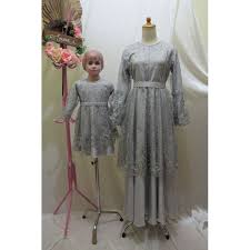 Tidak hanya itu, jenis kain satin atau maxmara dengan motif yang unik dan menarik juga dapat anda jadikan pilihan untuk penampilan yang lebih berwarna bersama dengan buah hati anda. Harga Couple Ibu Anak Pakaian Wanita Party Dress Terbaik Agustus 2021 Shopee Indonesia