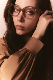 Ralph lanza dos modelos de eyewear con su embajadora de marca Greta  Elizondo
