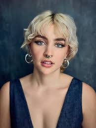 Alice Melville's Instagram, Twitter & Facebook