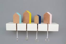 Porte Cles Hanger De Cle En Bois Porte Cles De Mur Cintre De Cle De Mur Organisateur De Cle Porte Cles En Bois Forme De Maison Porte Cles De Maison Deco In 2020 Key Hanger