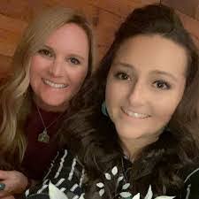 Tamara Kinder's Instagram, Twitter & Facebook