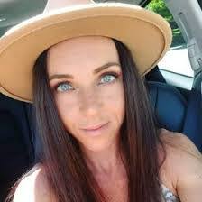 Kara Ouellette's Instagram, Twitter & Facebook