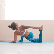 Abbey Bates On Instagram Utthan Pristhasana Lizard Pose Variation And In The End It S Not The Years In Your Life That Count It S The Pozy Jogi Joga Asana