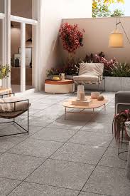 fliser pa terrassen tuintegels buiten tegels grijze tuinen
