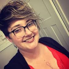 Mia Albert's Instagram, Twitter & Facebook