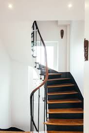 Escalier Chic En Bois Et Peinture Noir Renovation Architecture Beforeandafter Ideas Hacks Repeindre Escalier Decoration Escalier Renovation Escalier Bois
