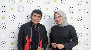 Rhoma irama rita sugiarto terbaru gratis dan mudah dinikmati. Duet Dengan Rhoma Irama Anisa Rahman Sebut Anugerah Luar Biasa News Entertainment Fimela Com