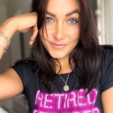 Leanne London's Instagram, Twitter & Facebook