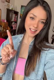 alinestradaa (@alinestradaa)