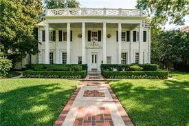 Lamberts landscape company is located in dallas city of texas state. My Dallas Dream Home The Glam Pad