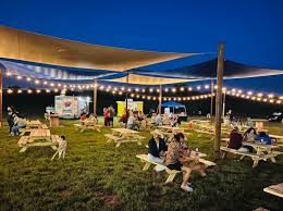 Dahlgreen Food Truck Park — Restaurant food truck in Somerset, Texas