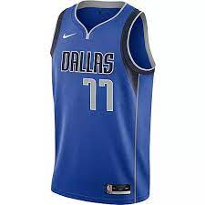 Luka doncic signed a 4 year / $32,467,751 contract with the dallas mavericks, including $32,467,751 guaranteed, and an annual average salary of $8,116,938. Nike Luka Doncic Dallas Mavericks Trikot Herren Game Royal College Navy Im Online Shop Von Sportscheck Kaufen