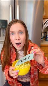 The Cupcake Pan Holiday Game 🧁 Kids, Dad, Mom, and family play diy party  game with muffin tin and ping pong balls for prizes. Funny game for family  gatherings. (for entertainment purposes