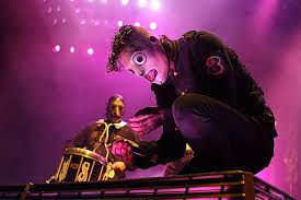 By submitting my information, i agree to receive personalized updates and marketing messages about corey taylor based on my. Slipknot S Corey Taylor Passes Out Onstage At Dallas Mayhem Gig