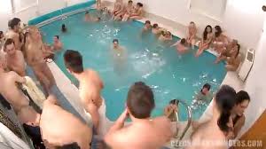 Sexe A L Interieur D Une Piscine Pour Tous Porndroids Com