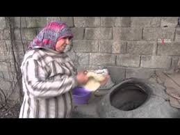 Etli Ekmek Yapimi Sadiye Anne Yemekleri Sohbet Muhabbet Dolu Bir Vlog Sizlerle Youtube Batman Ekmekler Youtube