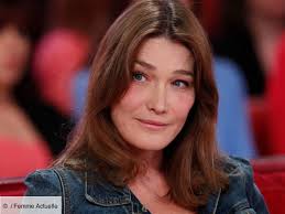 Heureuse de partager avec vous la pochette de mon nouvel album. Carla Bruni Sa Mere Revient Sur L Identite De Son Vrai Pere Femme Actuelle Le Mag