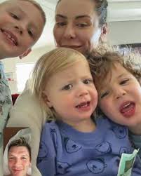 The family singing me happy birthday. Now I can start my day 🥹