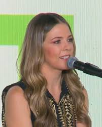 Dejando un legado musical: la historia de letras, raíces y amor de Katie  James