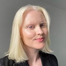 Laura Dilling's Instagram, Twitter & Facebook