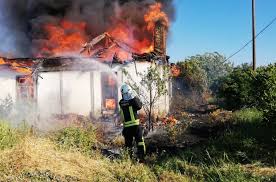 Muğla'nın marmaris ilçesinde çıkan orman yangınını söndürme çalışmalarına destek veren, aslen köyceğiz'li olan şahin akdemir dumandan. Koycegiz De Ev Yangini Mugla Nin Koycegiz Ilcesi Dogusbelen Mahallesinde Bos Kargir Evde Cikan Yangin Cevreye Sirayet Etmeden Sonduruldu Mugla Haberleri