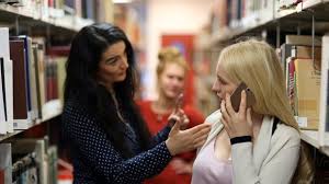 Telefonieren Essen Flirten Der Knigge Fur Die Uni Bibliothek