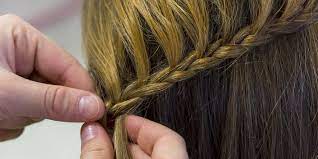 Eine anleitung hilft bei den ersten malen, später werden sie. Easy Anleitung Wasserfall Frisur In Nur 4 Schritten Desired De