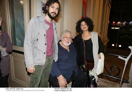 Στην εκπομπή «καλύτερα δε γίνεται» και τον κώστα τσουρό έδωσε συνέντευξη ο κώστας καζάκος, ο οποίος απάντησε, μεταξύ άλλων, για τη τζένη καρέζη, την αλίκη βουγιουκλάκη και τον δημήτρη παπαμιχαήλ. O Mikros Gios Toy Kwsta Kazakoy Egine 21 Etwn Spania Emfanish Patera Kai Gioy Eikones Zwh Iefimerida Gr