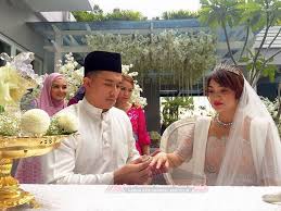 Bersiaran dalam 20 episod, drama ini dilakonkan oleh aaron aziz dan amyra rosli sebagai pelakon utama. Sinopsis Isteri Tuan Ihsan Di Astro Ria Nikkhazami Com