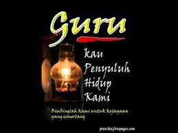 Kalau kamu mau yang lebih lucu tapi sedikit menyindir (ehe) bisa nih pakai lagu guru oemar bakri ciptakan. Lirik Lagu Jasamu Guru
