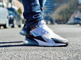Stay a step ahead of the latest sneaker launches and drops. A Travers La Nike Air Max 270 Dusty Cactus Il Faut Voir Un Hommage A La Premiere Running Disposant D Un Coussin D Air A Sneakers Men Fashion Nike Nike Air Max