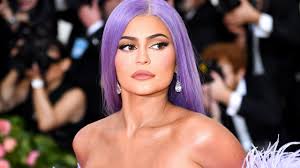 Kylie's no sleep lip look. Kylie Jenner Went Makeup Free To Show Off Her New Purple Manicure Teen Vogue