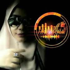 Syahdu malam berlagu sepi mengiring rawan dalam taman hati gelisah menanti kau kembali manja menagih bujukan di sisi kerana desakan cintaku dirantai digelangi rindu sehinggakan diri sanggup. Dirantai Digelangi Rindu Exist Best Audio Song Lyrics And Music By Exist Arranged By Ryanshahnur On Smule Social Singing App