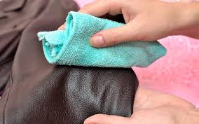 Namun, kelemahan dari cara ini adalah menuntut kesabaran dan ketelatenan ekstra. Cara Menyemir Jaket Kulit Yang Praktis Bikin Lentur Dan Keren