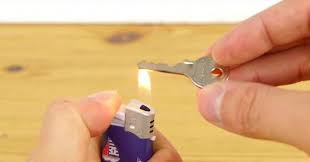Voici L Astuce Pour Fabriquer Vous Meme Les Doubles De Vos Cles En Un Temps Record Double De Cle Trucs Et Astuces Astuce Menage
