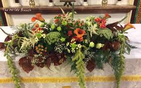 Easy step by step tutorials for urn flowers, altar flowers, candelabra decorations, pew ends, markers and bows many diy brides are intimidated by the thought of creating large floral sprays for their wedding ceremony. Church Wedding Flowers The Wilde Bunch Wedding Blog
