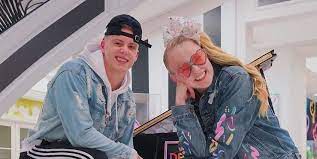 He has an athletic body build. Who Is Elliott Brown What You Need To Know About Jojo Siwa S Rumored New Boyfriend Elliott Brown