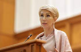 A member of the national liberal party (pnl), she has been a member of the romanian chamber of deputies for sibiu county since 2004. Cate OperaÈ›ii Estetice Are Raluca Turcan Vicepremierul Romaniei Cum ArÄƒta Ea Cu Ani In UrmÄƒ DiferenÈ›Äƒ MajorÄƒ Impact