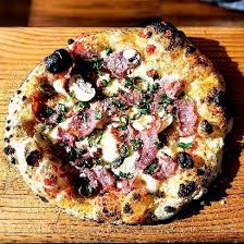 🍕 A few lovelies for the family ... , 🧑🏼‍🍳 Caputo Cuoco/Pizzeria  flours, 💧20% Poolish /70% Hydration, 🔁 Mixed using Sunmix Sun6 dough  mixer , 🕞 12hrRT /72hr CT, 🔥 Cooked in Fontana Forni Marinara wood ...