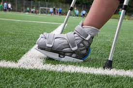 . therefore consi dered a minor injury. Fussball Bergsteigen Kick Boxen Entgeltfortzahlung Nach Sportverletzung Personalpraxis24 De