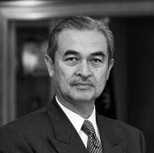 Tun Abdullah Ahmad Badawi, Perdana Menteri Malaysia ke-5, telah kembali ke  rahmatullah pada jam 7:10pm di Institut Jantung Negara, KL. Semoga Allah  SWT mencucuri rahmat ke atas roh Allahyarham dan menempatkan roh