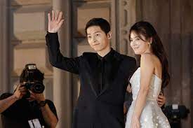 It aired on kbs2 from february 24 to april 22, 2016, on wednesdays and thursdays at 22:05 to 23:00 for 19 episodes. Descendants Of The Sun Star Couple Finalise Divorce