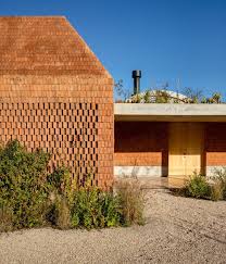 I Was From The City She Was From The Outside Take A Peek At These 30 Architects Private Homes In 2020 Exterior Brick Architect Modern Backyard