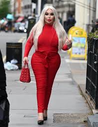 Melhores pastas de jessika alves. Jessica Alves All In Red Out And About In London 05 15 2021 Hawtcelebs