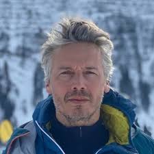 Er på vej hjem fra England efter to dages diskussioner med over 40 personer  fra nationalbanker, finansministerier og forskningen fra hele verden.