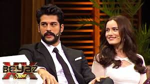Zaman zaman karan ile karelerini takipçilerinin beğenisine sunan özçivit, oğluyla. Fahriye Evcen Ve Burak Ozcivit In Ask Hikayesi Beyaz Show Youtube