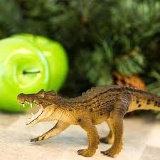 It also has yellow eyes and black feet. Kaprosuchus Safari Ltd Safari Ltd Dinosaurs Diermodel
